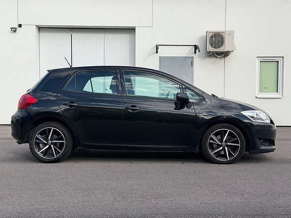 Toyota Auris 5 of 16