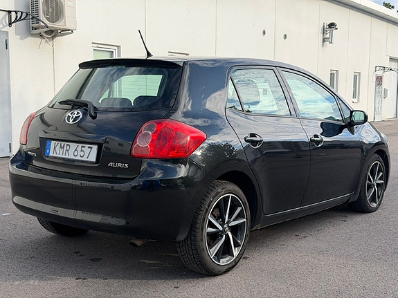Toyota Auris 3 of 16