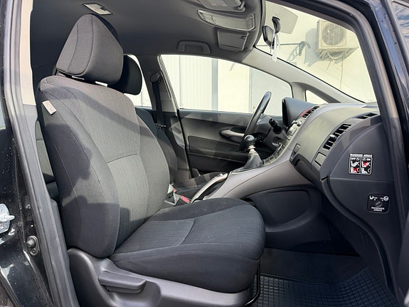 Toyota Auris 13 of 16