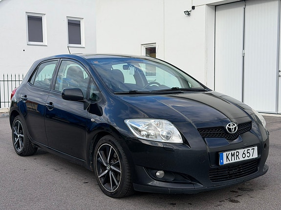Toyota Auris 2 of 16