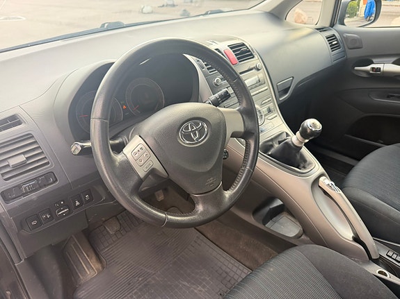 Toyota Auris 15 of 16