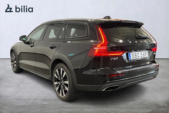 Volvo V60 Cross Country 2 of 22