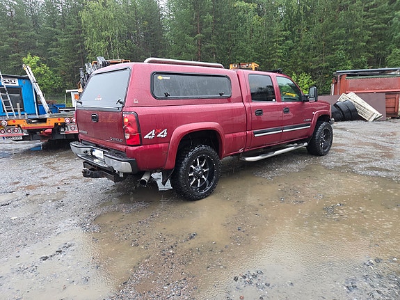 Chevrolet Silverado 2500 3 of 3