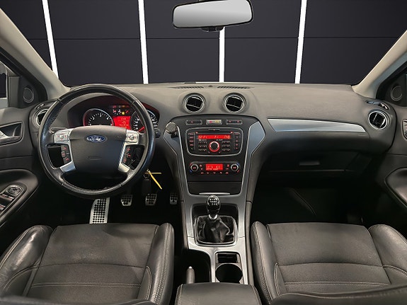 Ford Mondeo 13 of 23