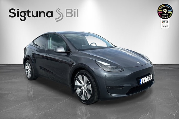 Tesla Model Y 7 of 25