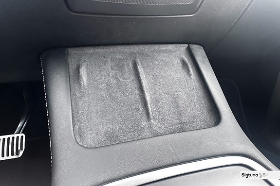 Tesla Model Y 19 of 25