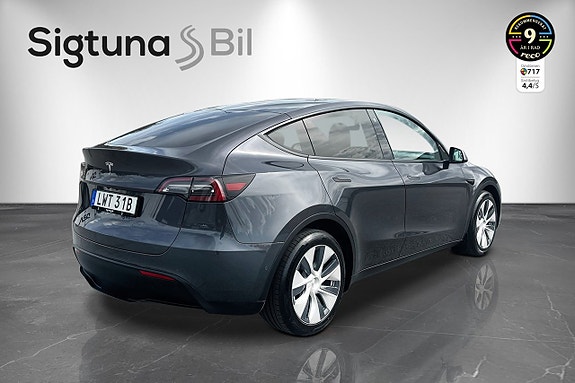 Tesla Model Y 5 of 25