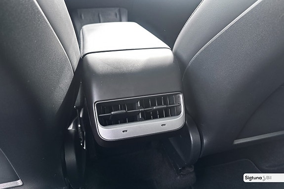 Tesla Model Y 15 of 25