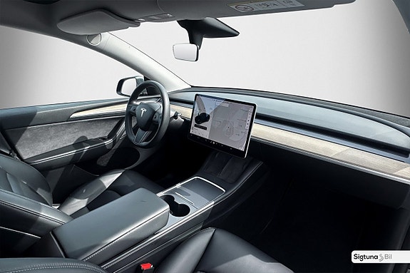 Tesla Model Y 10 of 25