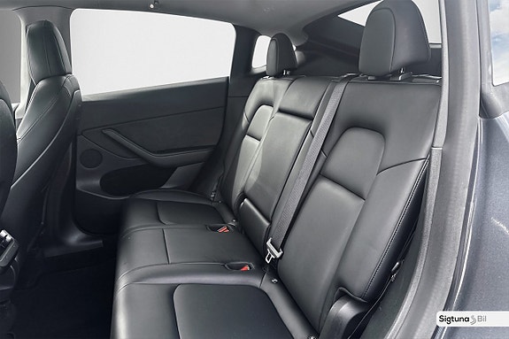 Tesla Model Y 13 of 25