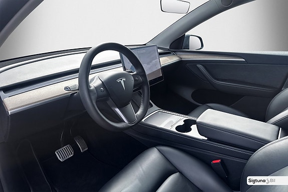 Tesla Model Y 9 of 25