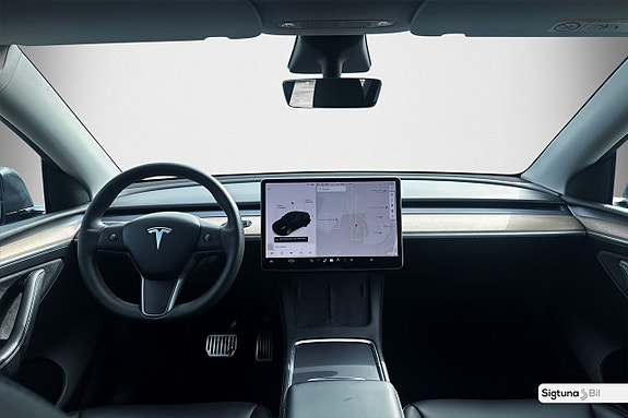 Tesla Model Y 16 of 25