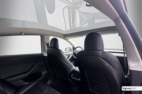 Tesla Model Y 14 of 25