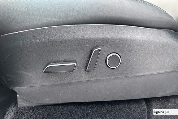 Tesla Model Y 12 of 25