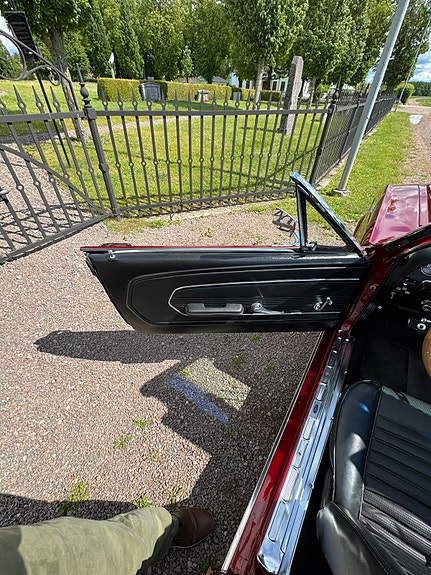 Ford Mustang 7 of 23