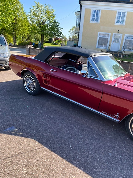 Ford Mustang 10 of 23