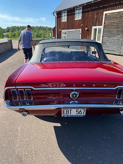 Ford Mustang 9 of 23