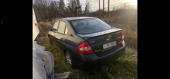 Toyota Prius 2 of 8