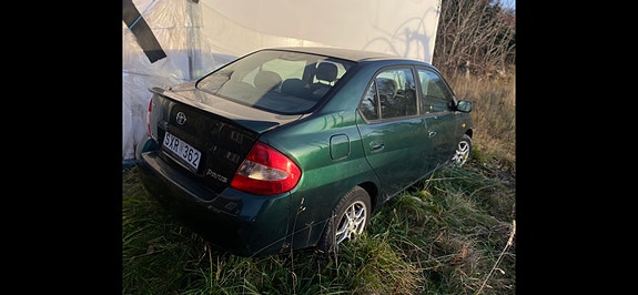 Toyota Prius 4 of 8