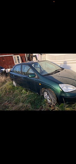 Toyota Prius 6 of 8