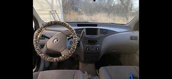 Toyota Prius 5 of 8