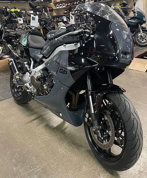 Yamaha XSR900 GP AKRAPOVIC 850 mil xsr xsr- xsr900 gp 2 of 8