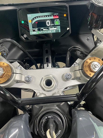 Yamaha XSR900 GP AKRAPOVIC 850 mil xsr xsr- xsr900 gp 6 of 8