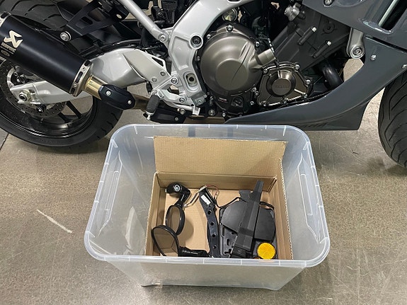 Yamaha XSR900 GP AKRAPOVIC 850 mil xsr xsr- xsr900 gp 7 of 8