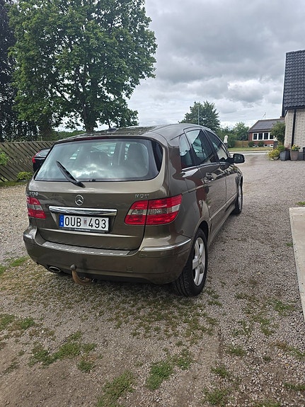Mercedes-Benz B170 4 of 7