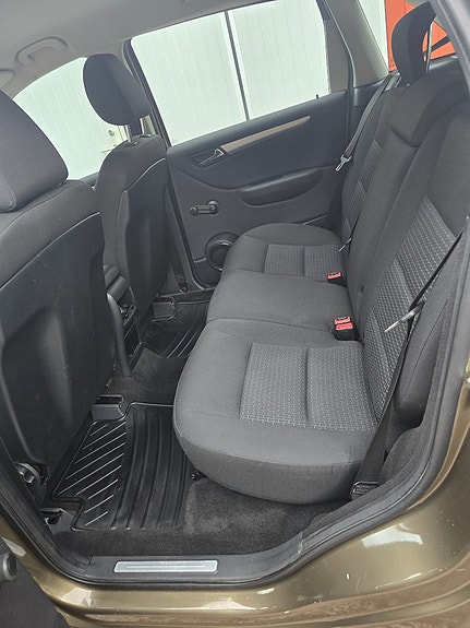 Mercedes-Benz B170 6 of 7