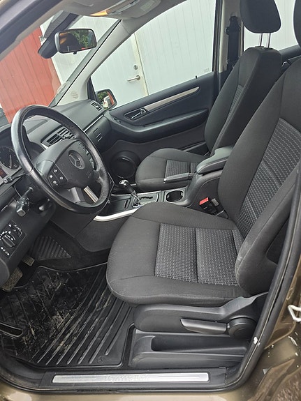 Mercedes-Benz B170 5 of 7