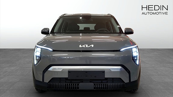 Kia EV3 8 of 12