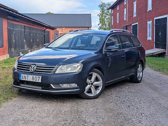 Volkswagen Passat 2 of 9