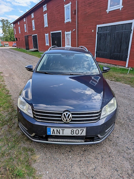 Volkswagen Passat 4 of 9