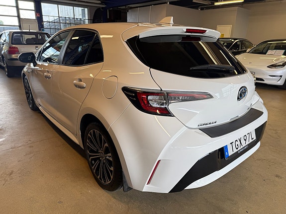 Toyota Corolla 5 of 15