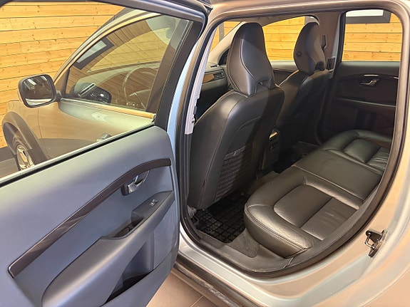 Volvo XC70 16 of 28