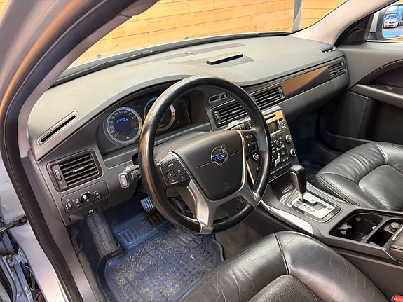 Volvo XC70 12 of 28