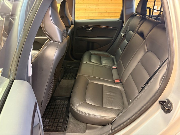 Volvo XC70 17 of 28