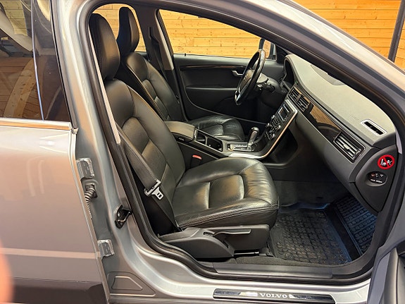 Volvo XC70 23 of 28