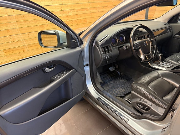 Volvo XC70 14 of 28
