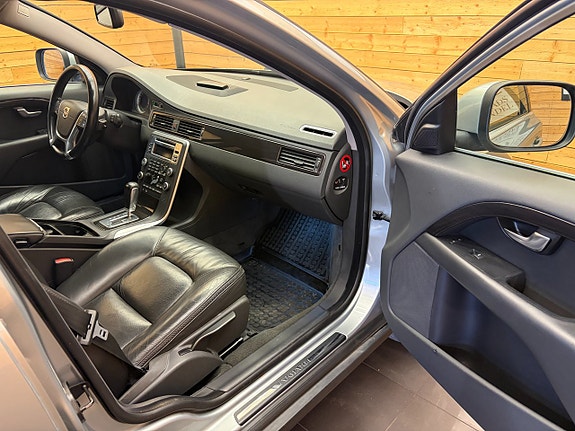 Volvo XC70 22 of 28