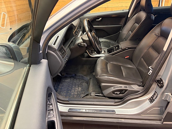 Volvo XC70 15 of 28