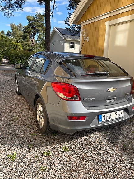 Chevrolet Cruze 3 of 3