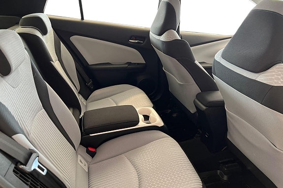 Toyota Prius 8 of 23