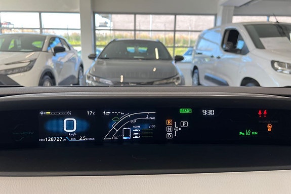 Toyota Prius 16 of 23