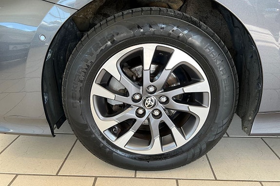 Toyota Prius 17 of 23