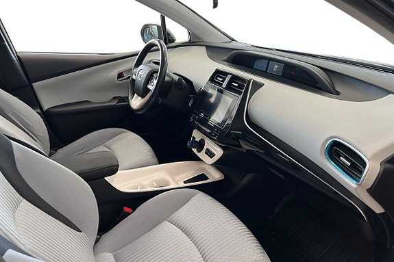 Toyota Prius 7 of 23