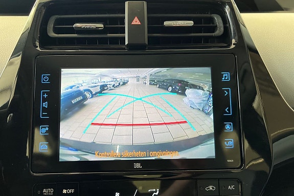 Toyota Prius 15 of 23