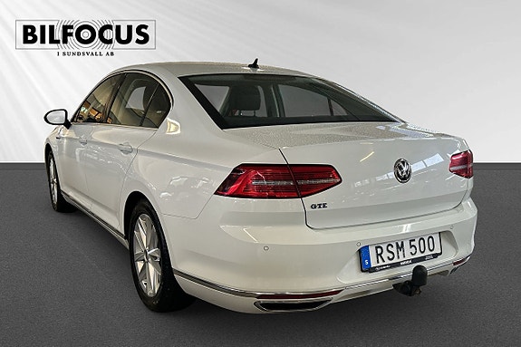 Volkswagen Passat 2 of 6