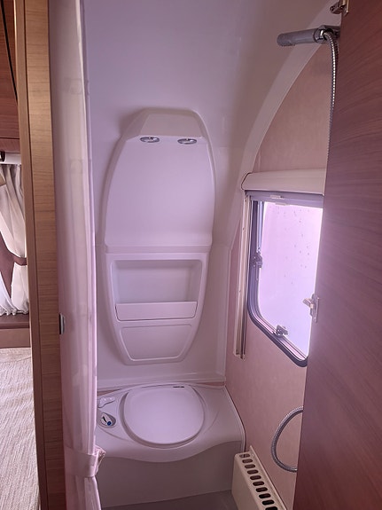 Adria Adiva 553 pH 3 of 9